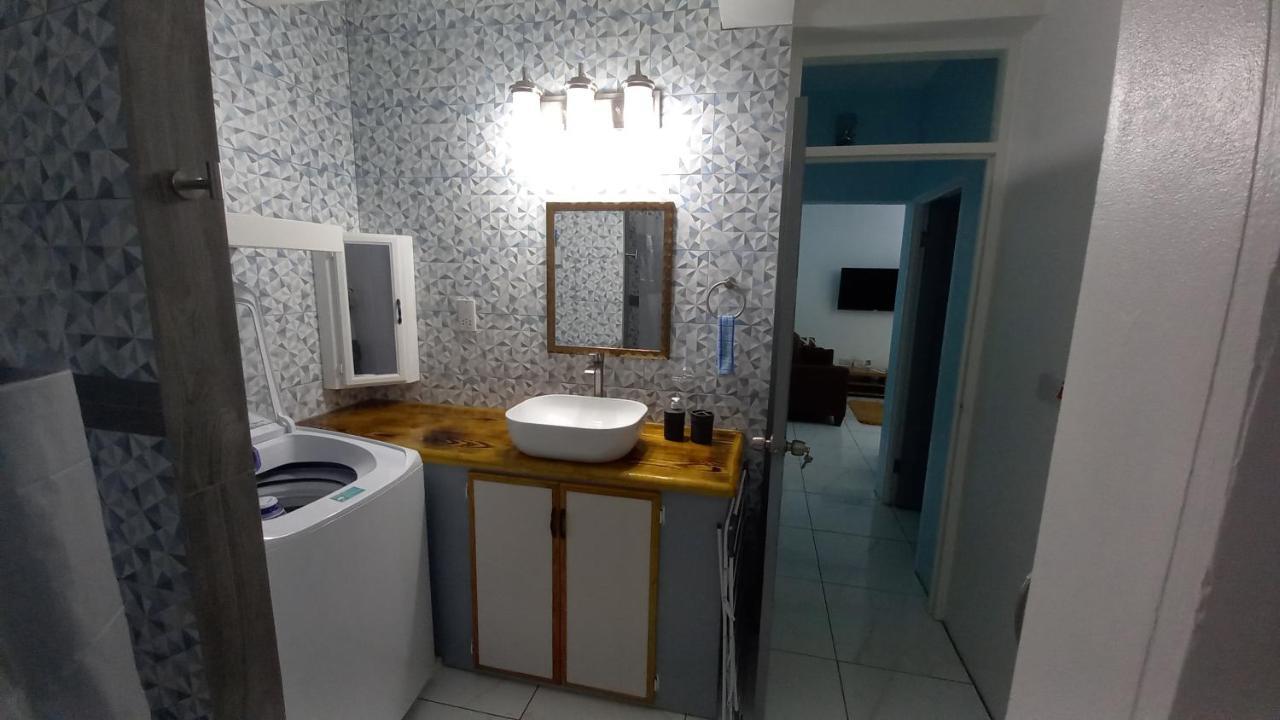 로조 Cozy Vacation Retreat With Free Parking 아파트 외부 사진