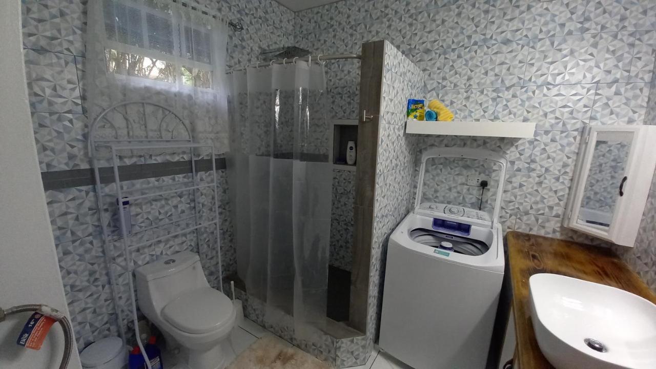 로조 Cozy Vacation Retreat With Free Parking 아파트 외부 사진